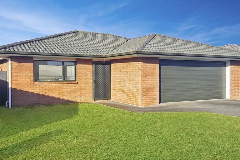 Photo of property in 24 Rock Daisy Crescent, Mangere, Auckland, 2022