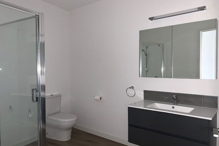 Photo of property in 9/1 Genevieve Lane, Hobsonville, Auckland, 0616