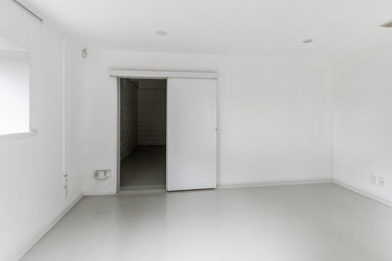 Photo of property in 3 Fernhaven Place, Massey, Auckland, 0614