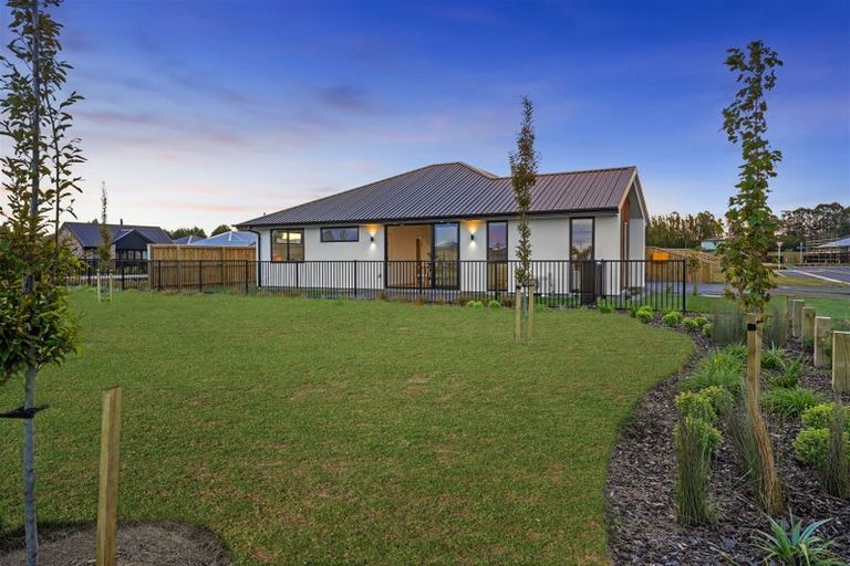 Photo of property in 8 Millhaven Place, Casebrook, Christchurch, 8051