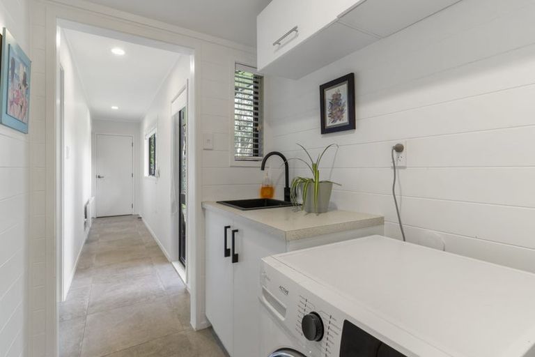 Photo of property in 231 Kaipara Road, Papakura, 2582