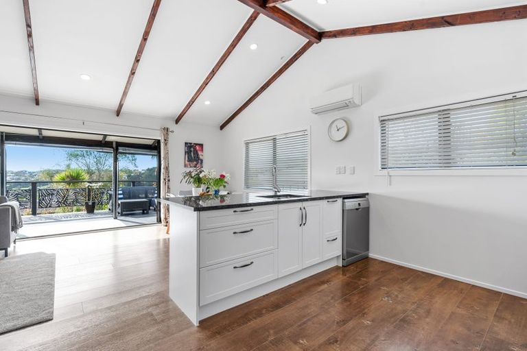 Photo of property in 5b Kauri Road, Stanmore Bay, Whangaparaoa, 0932