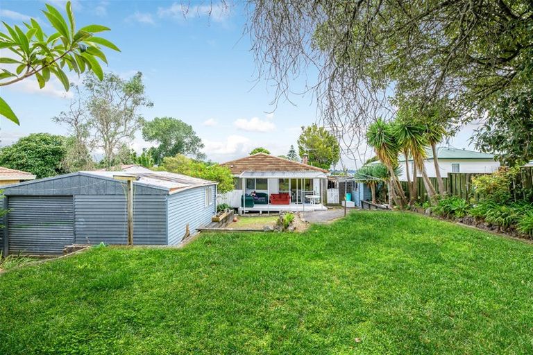 Photo of property in 8 Christina Avenue, Te Atatu South, Auckland, 0602