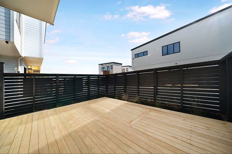 Photo of property in 9 Octans Road, Westgate, 0814