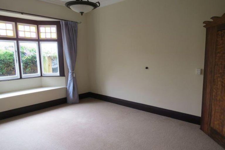 Photo of property in 221a Tukapa Street, Westown, New Plymouth, 4310