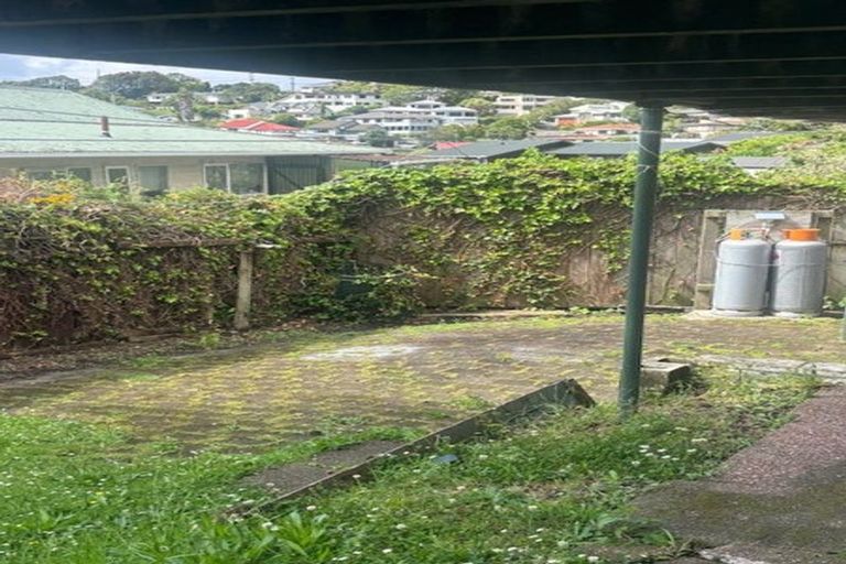 Photo of property in 1/23 Woodcote Drive, Glenfield, Auckland, 0629