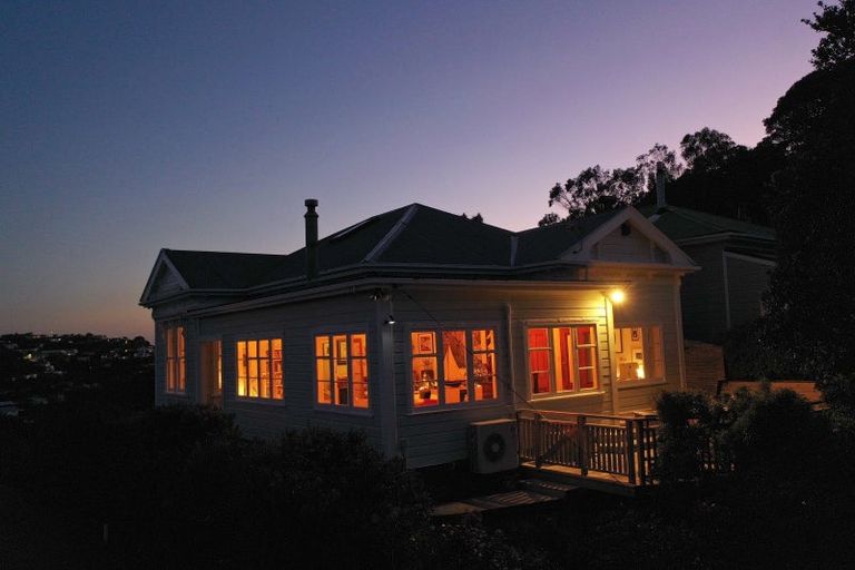 Photo of property in 53 Todman Street, Brooklyn, Wellington, 6021