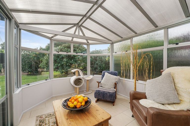 Photo of property in 3 Rewarewa Crescent, Waikanae, 5036