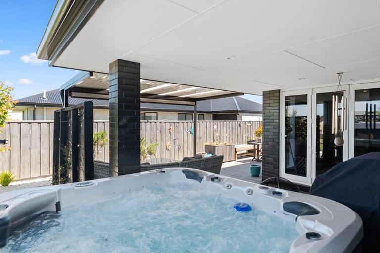 Photo of property in 14 Deans Place, Amberley, 7410