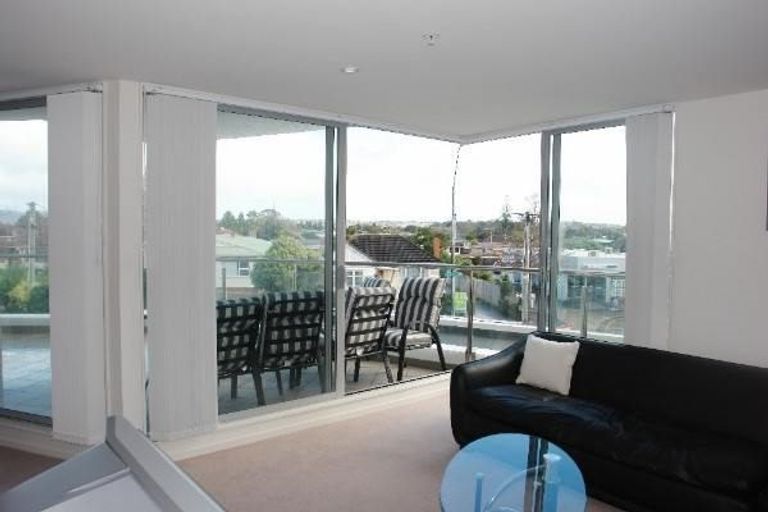 Photo of property in Bella Vista, 1b/84 Gunner Drive, Te Atatu Peninsula, Auckland, 0610