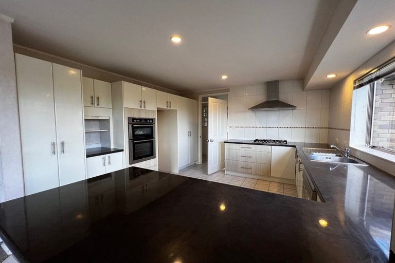 Photo of property in 6 Sandpiper Grove, Unsworth Heights, Auckland, 0632