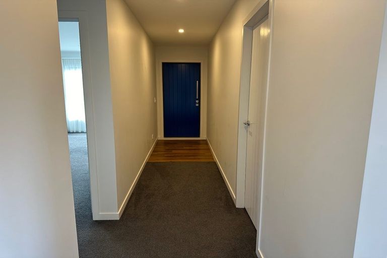 Photo of property in 34 Epic Way, Newlands, Wellington, 6037