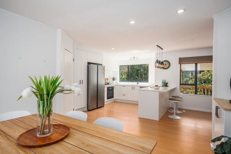 Photo of property in 5 Ashfield Grove, Churton Park, Wellington, 6037