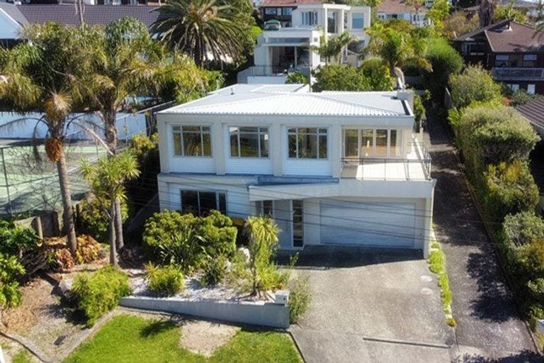Photo of property in 20 Bournemouth Terrace, Murrays Bay, Auckland, 0630