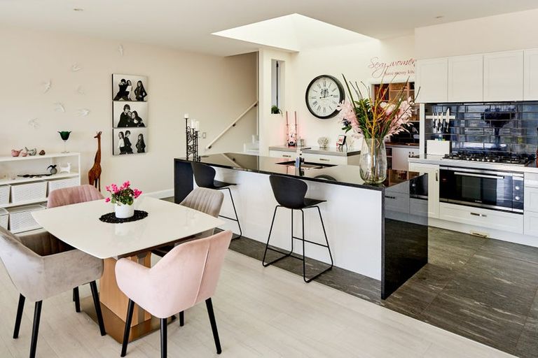 Photo of property in 10 Madeira Close, Whitby, Porirua, 5024