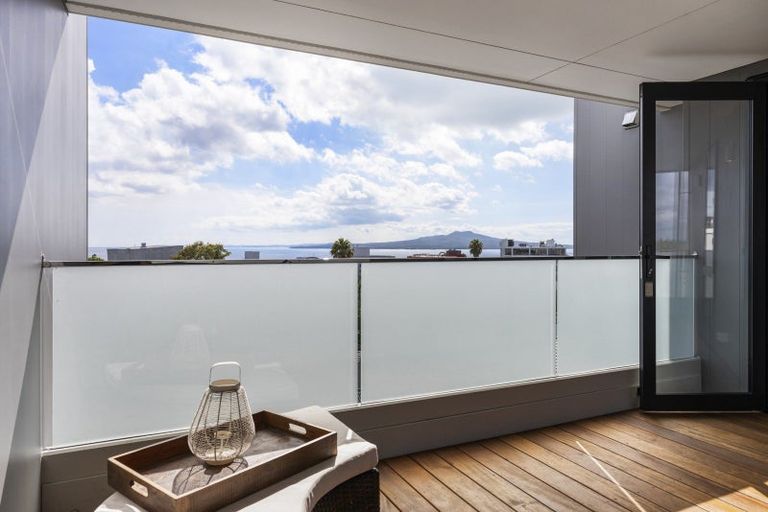 Photo of property in 16d Killarney Street, Takapuna, 0622