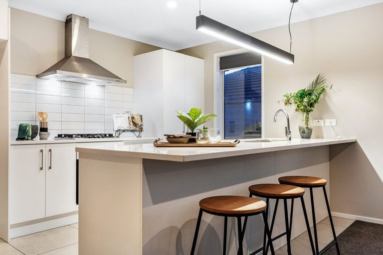 Photo of property in 33 Tradewinds Drive, Whitby, Porirua, 5024