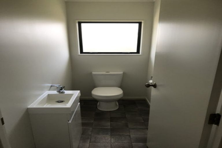 Photo of property in 2 Kowhai Grove, Waikanae, 5036