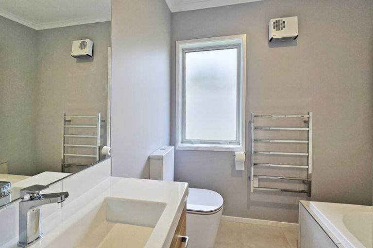 Photo of property in 14 George Yee Place, Taradale, 4112