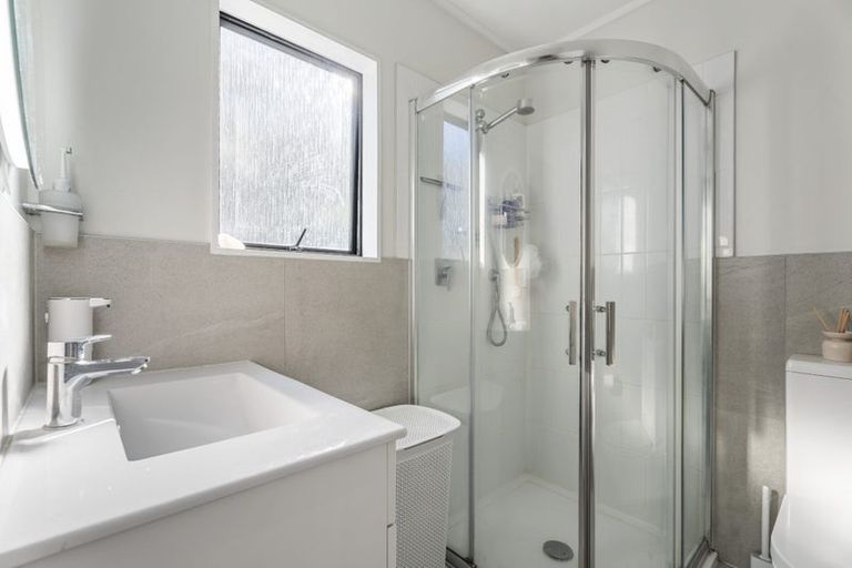 Photo of property in 27 Pohutukawa Avenue, Shelly Park, Auckland, 2014