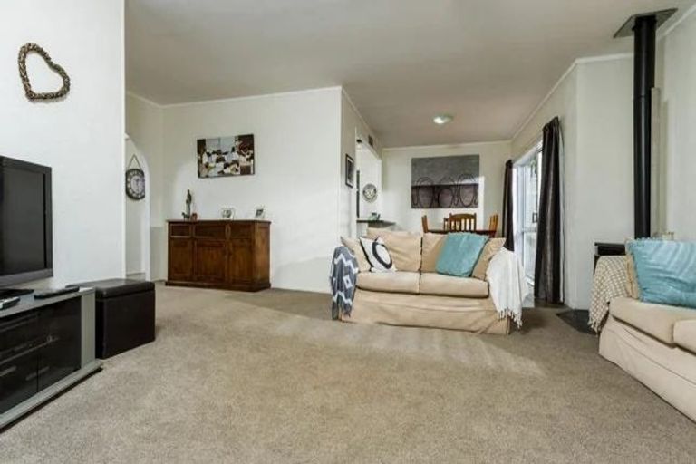 Photo of property in 40 Stapleford Crescent, Browns Bay, Auckland, 0630