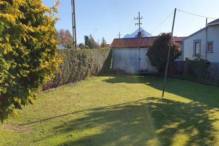 Photo of property in 77 Cordelia Street, Stratford, 4332