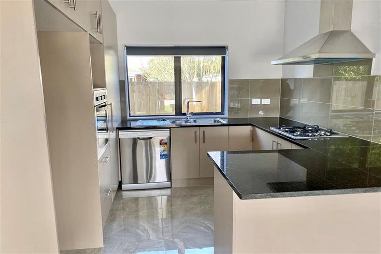 Photo of property in 9 Nagra Lane, Papakura, 2110