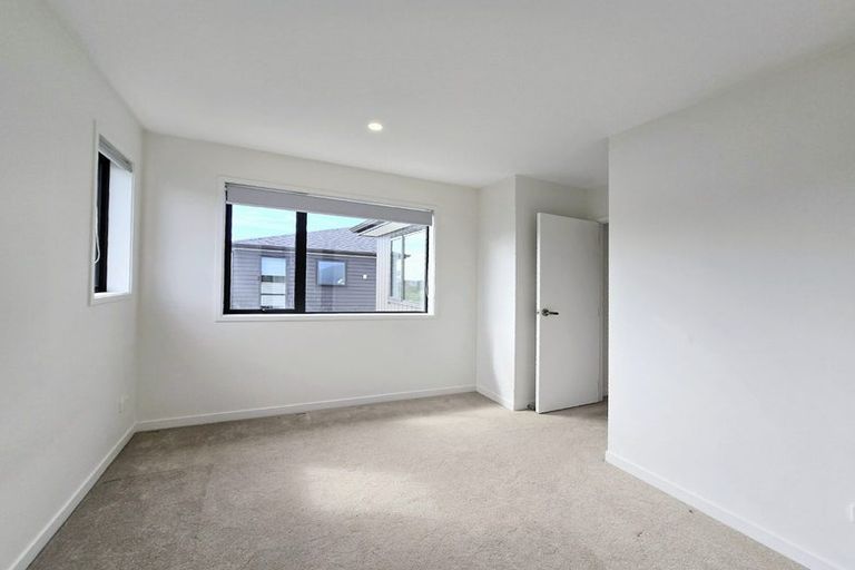 Photo of property in 7b Gulf Crest, Bucklands Beach, Auckland, 2012