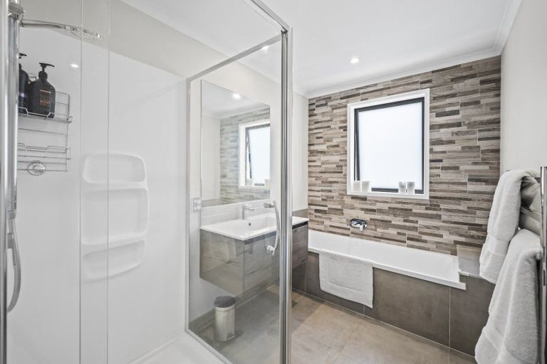 Photo of property in 12 Raranga Lane, Hobsonville, Auckland, 0616