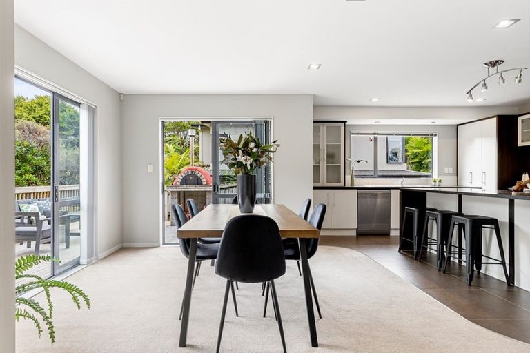 Photo of property in 46 Newbury Place, Schnapper Rock, Auckland, 0632