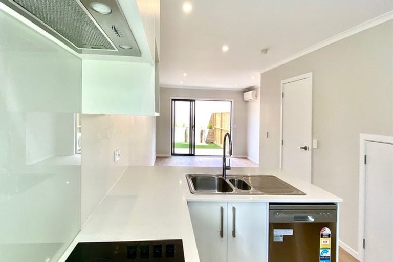 Photo of property in 7/125b Metcalfe Road, Ranui, Auckland, 0612