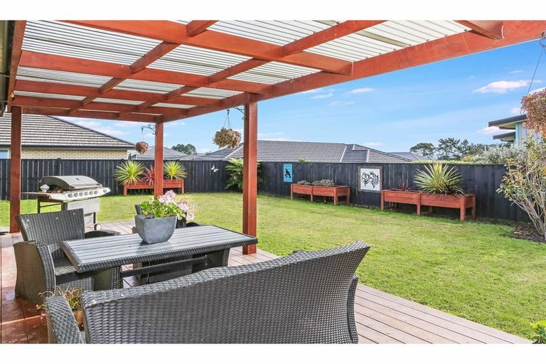 Photo of property in 22 Kauri Drive, Waiuku, 2123