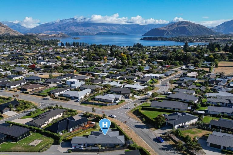 Photo of property in 5 Nancy Lane, Wanaka, 9305