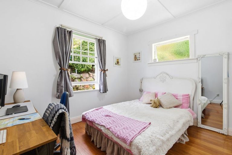 Photo of property in 13 Hungerford Road, Lyall Bay, Wellington, 6022