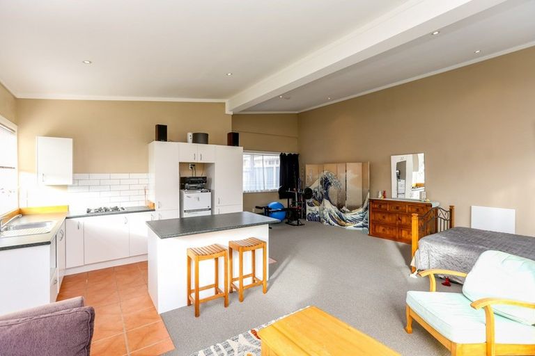 Photo of property in 204a Tukapa Street, Westown, New Plymouth, 4310