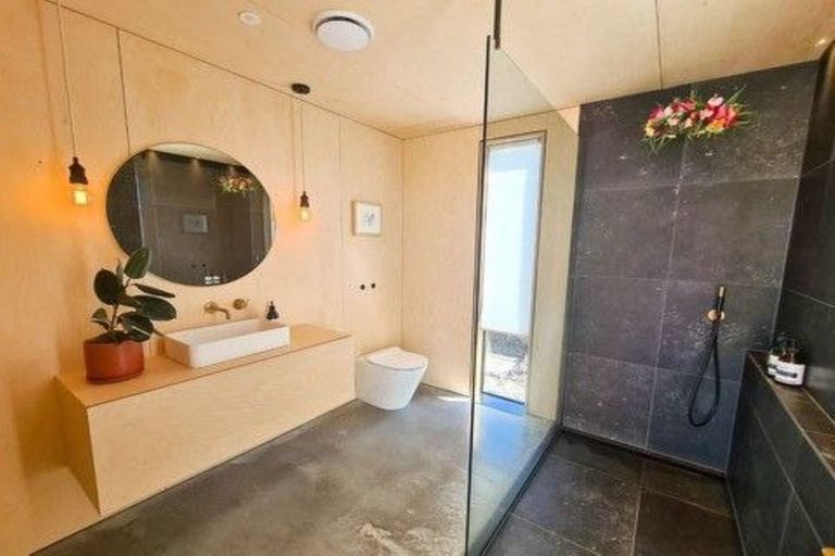Photo of property in 5 Sowerby Place, Richmond Hill, Christchurch, 8081