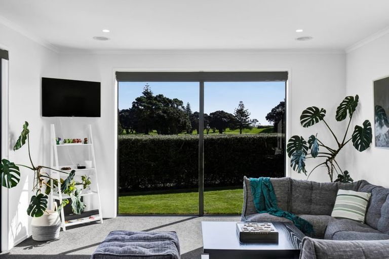 Photo of property in 6 Pebble Beach Court, Waiwhakaiho, New Plymouth, 4312