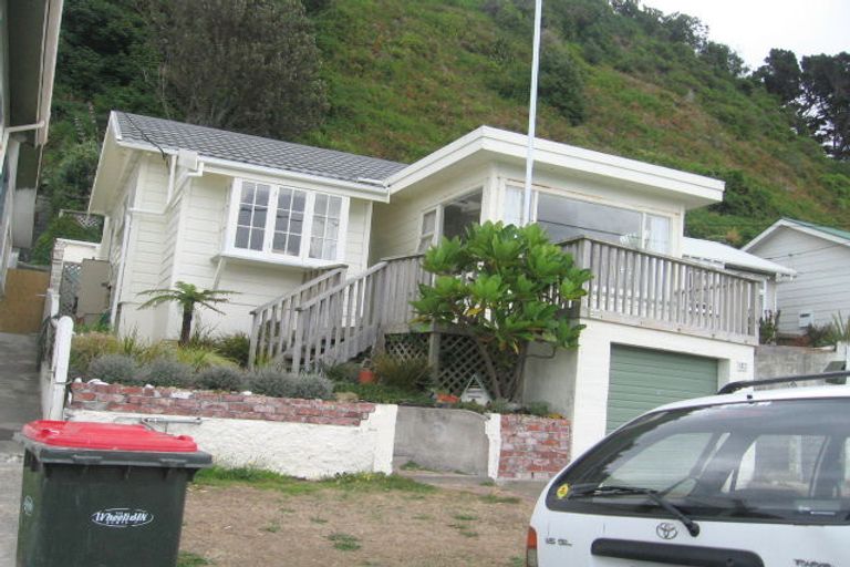 Photo of property in 286 Queens Drive, Lyall Bay, Wellington, 6022