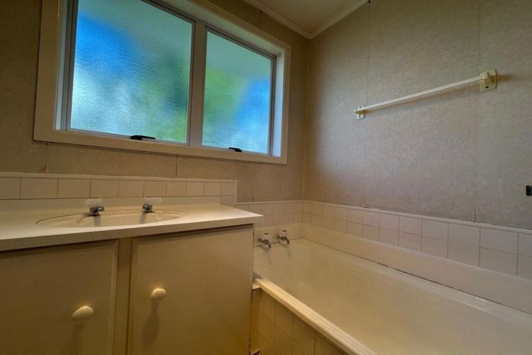 Photo of property in 10 Choice Avenue, Henderson, Auckland, 0612