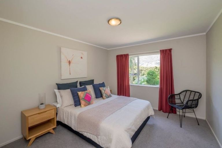 Photo of property in 9 Papawai Grove, Waikanae, 5036