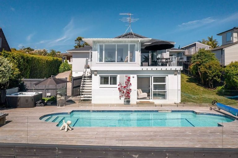 Photo of property in 14 Tarahanga Street, Northcote, Auckland, 0627