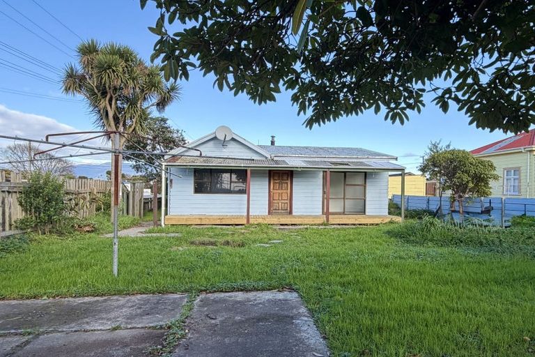 Photo of property in 12 Russell Street, Westport, 7825