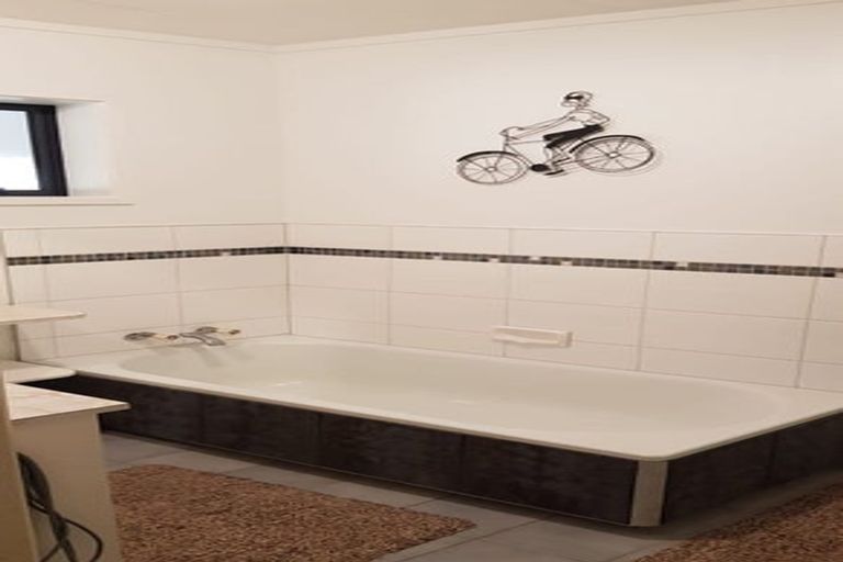 Photo of property in 8 Farnham Place, Bell Block, New Plymouth, 4312