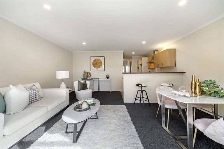 Photo of property in 4/15 Harbour View Road, Te Atatu Peninsula, Auckland, 0610