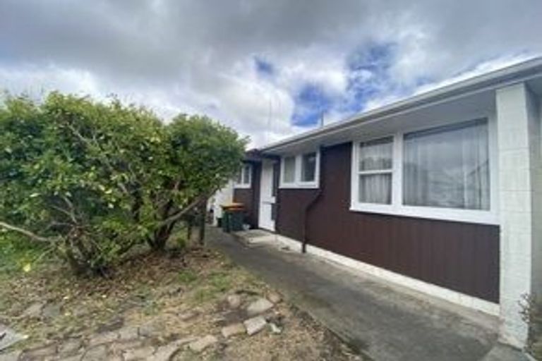 Photo of property in 2/67a Kenderdine Road, Papatoetoe, Auckland, 2025
