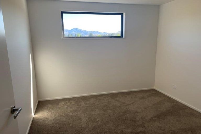Photo of property in 5 Matakanui Lane, Wanaka, 9305