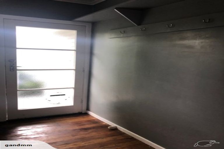 Photo of property in 90 Gloria Avenue, Te Atatu Peninsula, Auckland, 0610