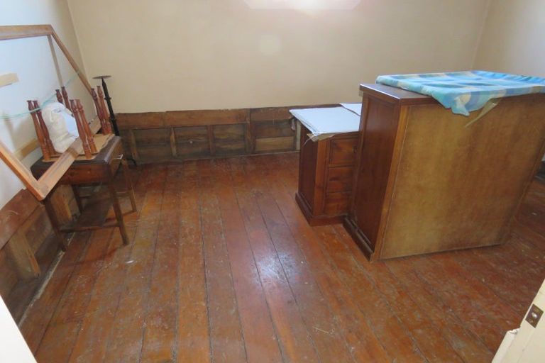 Photo of property in 33 Romilly Street, Westport, 7825