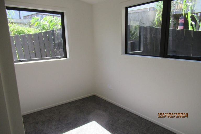 Photo of property in 15 Fernhaven Place, Massey, Auckland, 0614