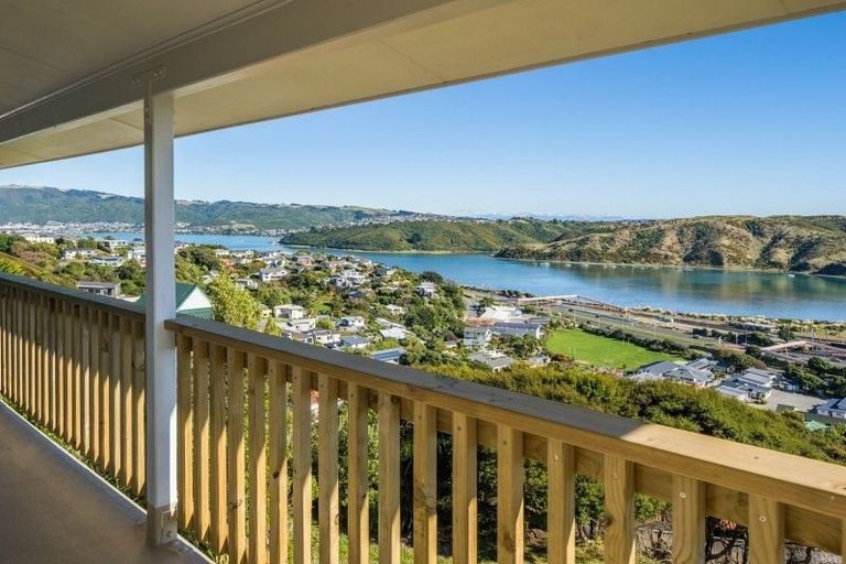 Photo of property in 20a Kahu Road, Paremata, Porirua, 5024